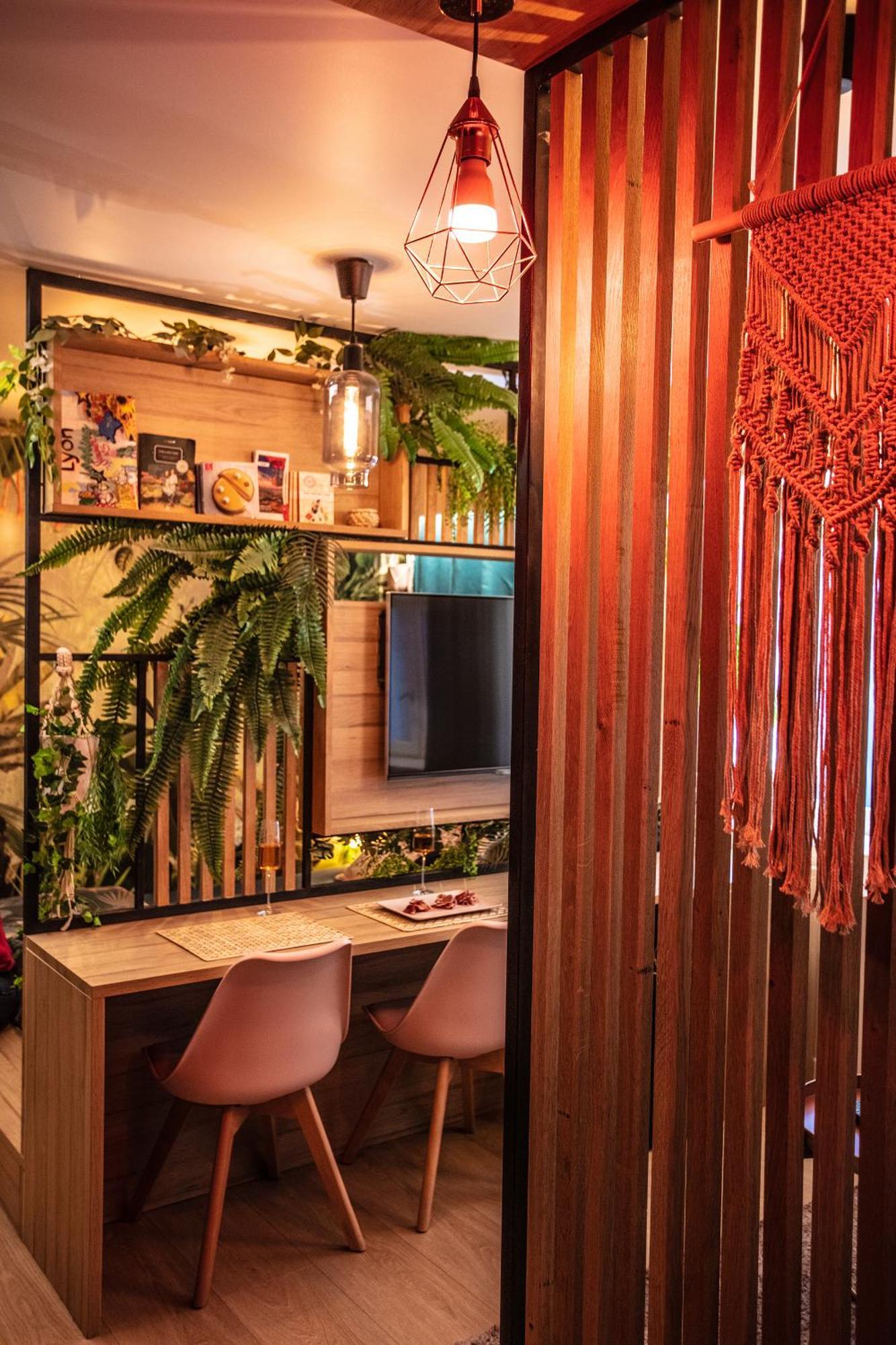 Tropical Jacuzzi Oasis - Terreaux Apartment Lyon